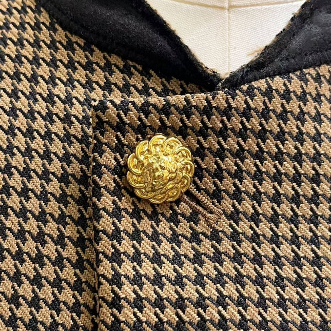 CHANEL HOUNDSTOOTH PATTERNED JACKET IN BROWN WITH GOLD HARDWARE