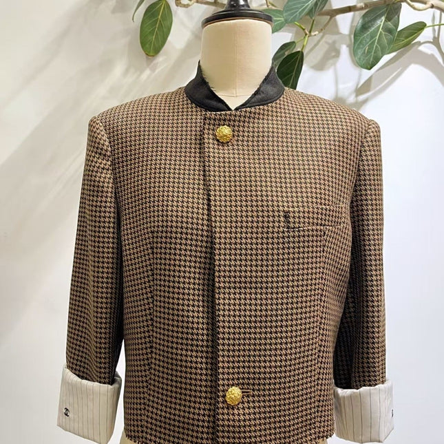 CHANEL HOUNDSTOOTH PATTERNED JACKET IN BROWN WITH GOLD HARDWARE