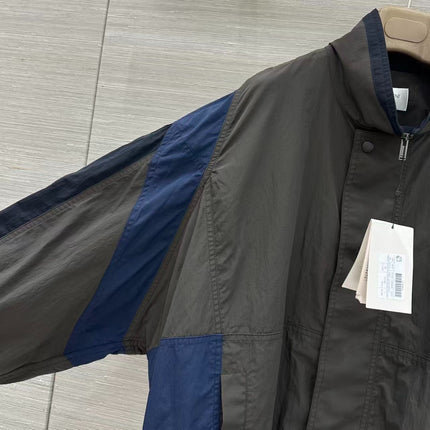 YSL 26S COLOR-BLOCK WINDBREAKER JACKET IN BLACK & NAVY NYLON