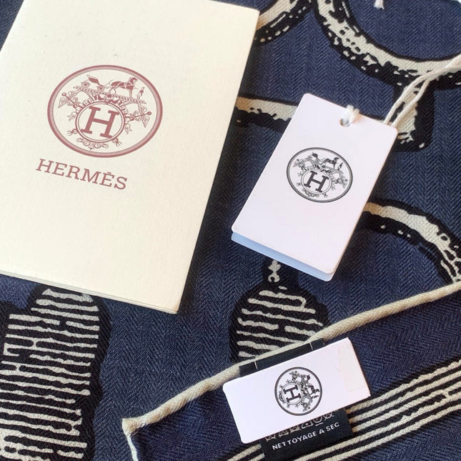 HERMES 26S PRINTED SQUARE SCARF 135 IN CASHMERE AND SILK 307239