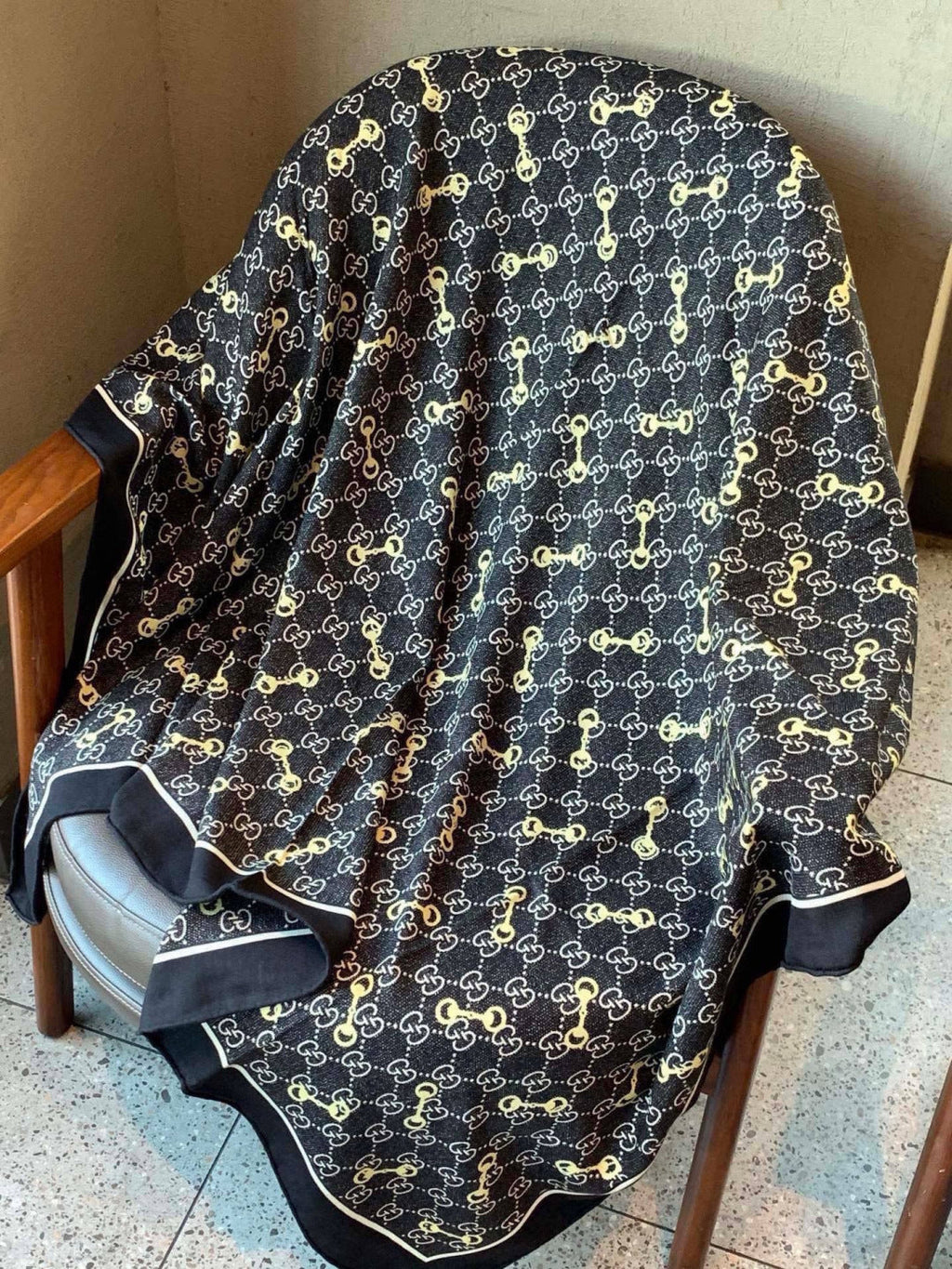 GUCCI 26S SCARF 135 IN CASHMERE AND SILK 307257