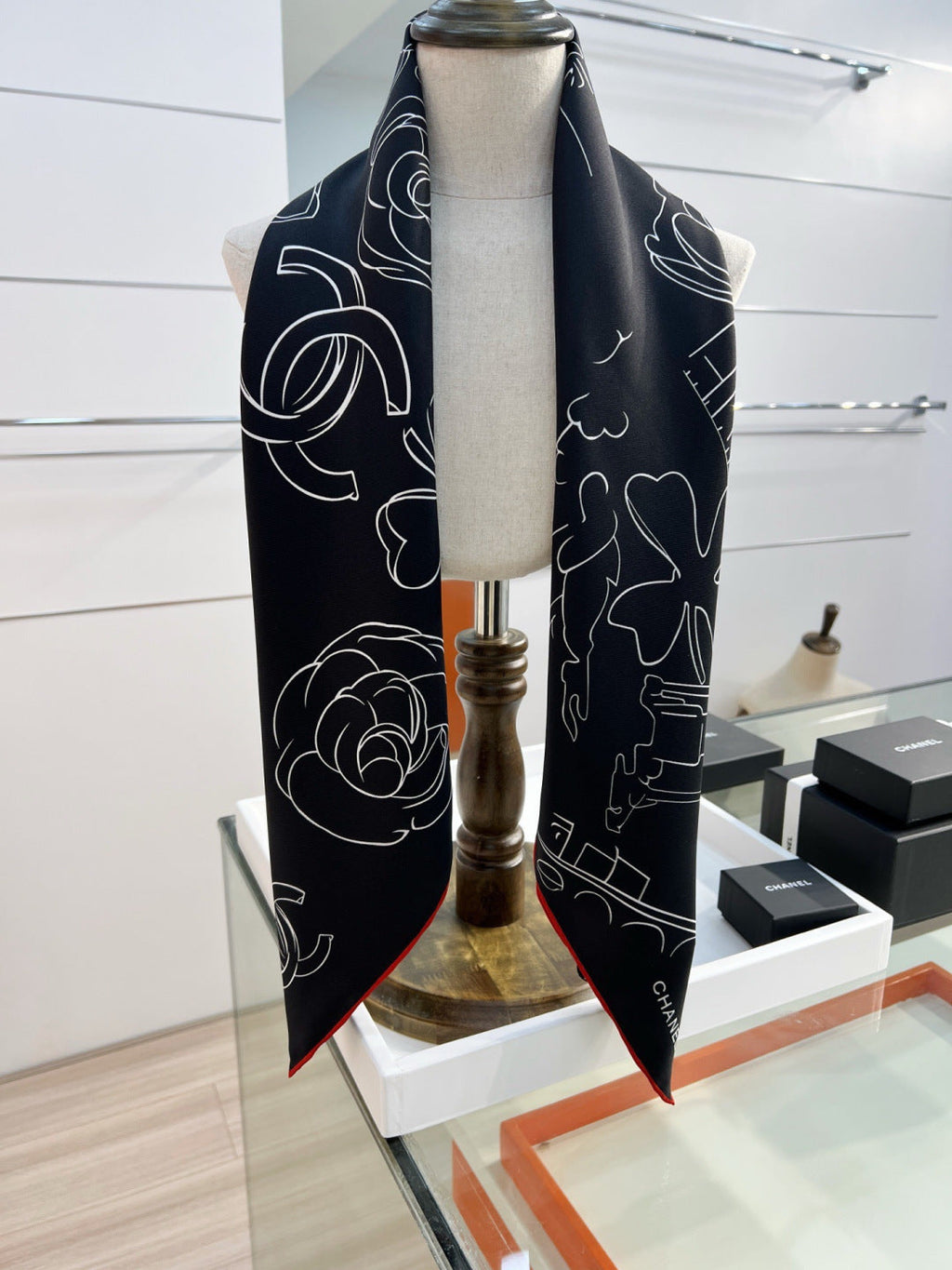 CHANEL 26S SCARF 90 IN SILK 309929