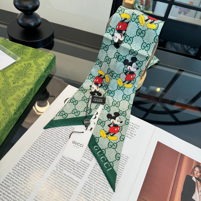 GUCCI 26S SCARF 90 IN SILK 225237
