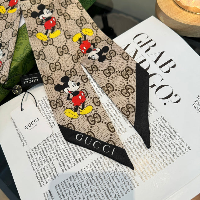 GUCCI 26S SCARF 90 IN SILK 225240