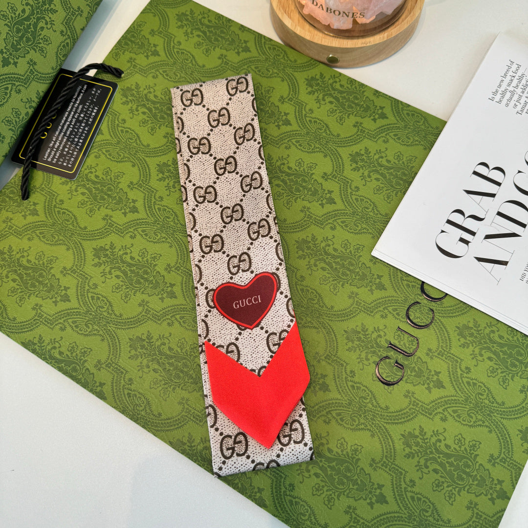 GUCCI 26S SCARF 120 IN SILK 269159