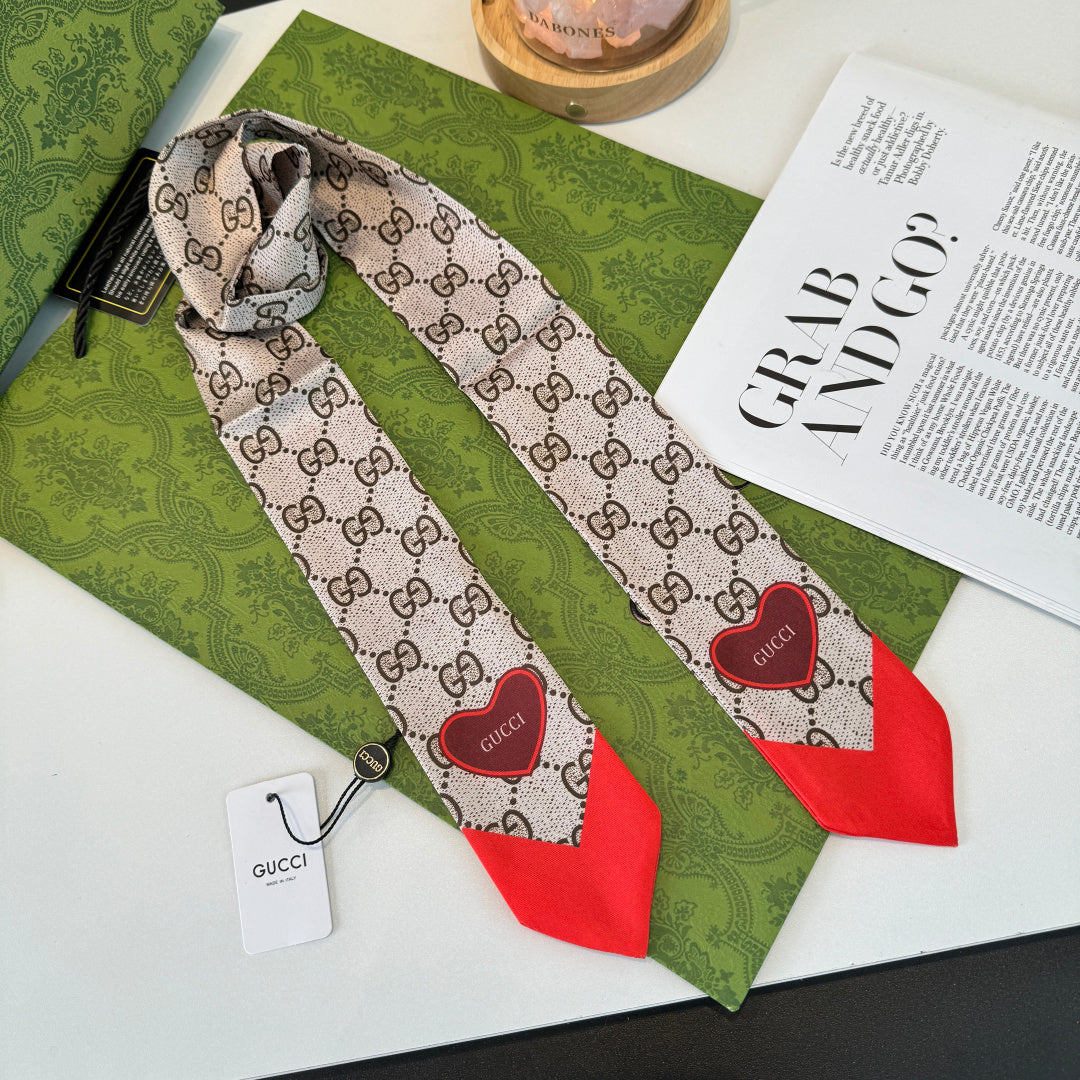 GUCCI 26S SCARF 120 IN SILK 269159