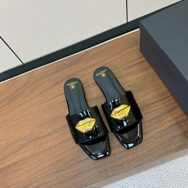 BALMAIN 26S LIP-EMBELLISHED SLIDES IN BLACK PATENT CALFSKIN WITH GOLD HARDWARE