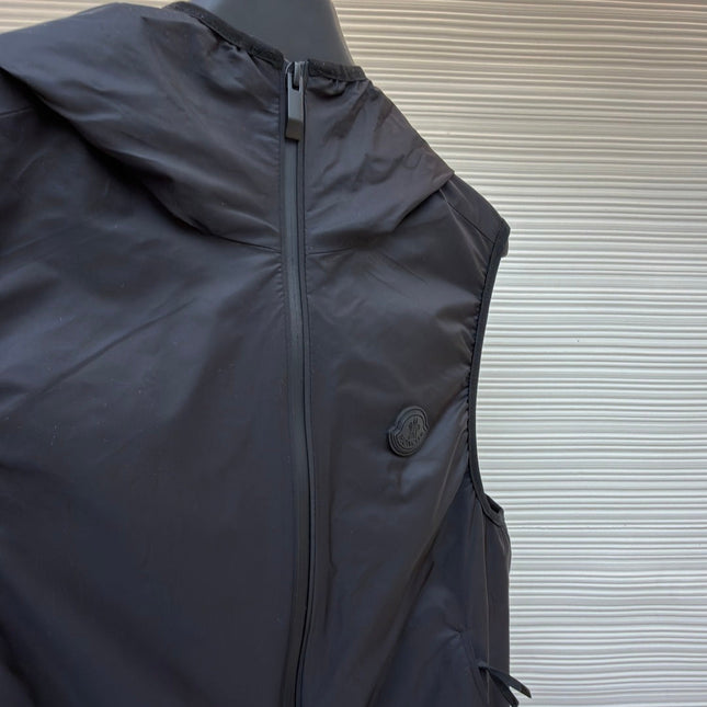 MONCLER 26S HOODED WINDBREAKER VEST 703