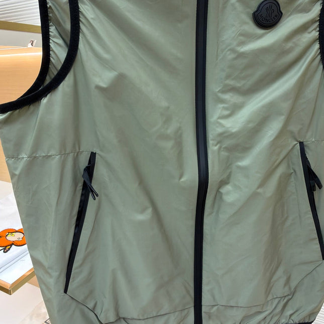 MONCLER 26S HOODED WINDBREAKER VEST 702