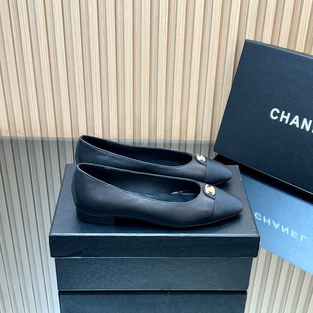 CHANEL 25S BALLET FLATS LOGO IN BLACK CALFSKIN AND CANVAS GOLD HARDWARE