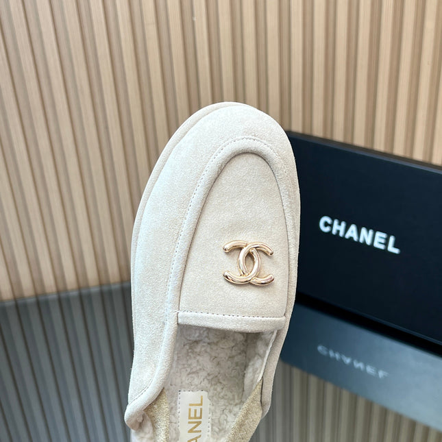 CHANEL 25S BACK STRAP MULE 15MM IN IVORY SUEDE AND WOOL GOLD HARDWARE