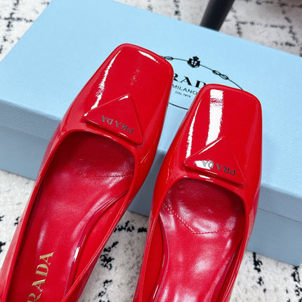 PRADA 26S SQUARE-TOE HIGH HEELS 35MM IN DARK RED PATENT CALFSKIN WITH LOGO