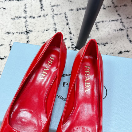 PRADA 26S SQUARE-TOE HIGH HEELS 35MM IN DARK RED PATENT CALFSKIN WITH LOGO