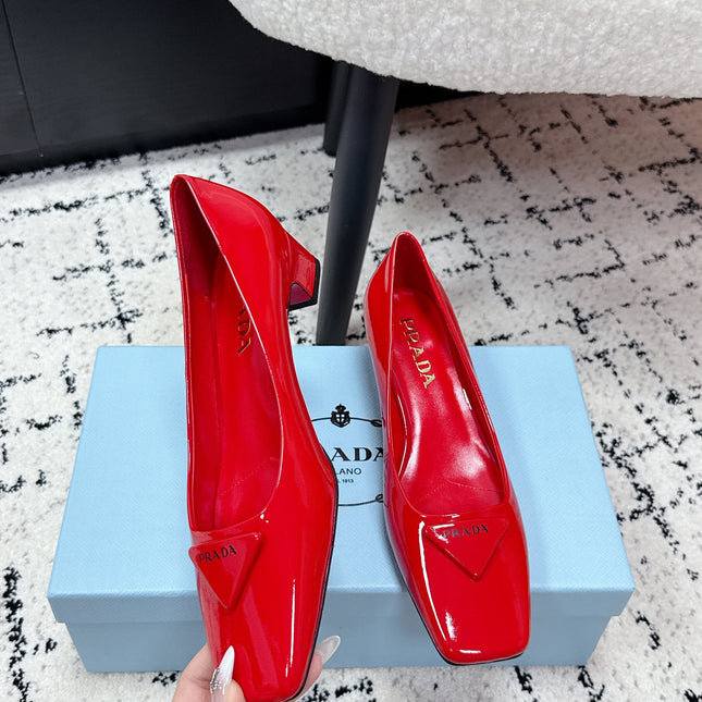 PRADA 26S SQUARE-TOE HIGH HEELS 35MM IN DARK RED PATENT CALFSKIN WITH LOGO