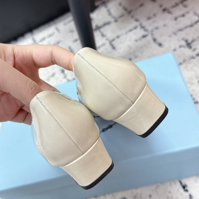 PRADA 26S SQUARE-TOE HIGH HEELS 35MM IN CREAM WHITE PATENT CALFSKIN WITH LOGO