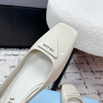 PRADA 26S SQUARE-TOE HIGH HEELS 35MM IN CREAM WHITE PATENT CALFSKIN WITH LOGO