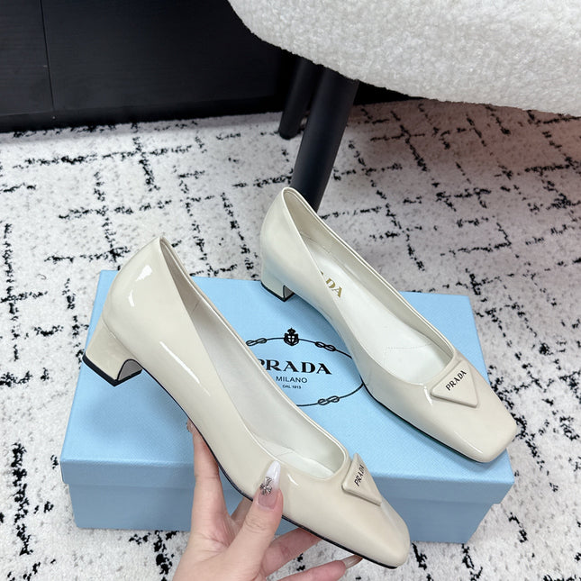 PRADA 26S SQUARE-TOE HIGH HEELS 35MM IN CREAM WHITE PATENT CALFSKIN WITH LOGO