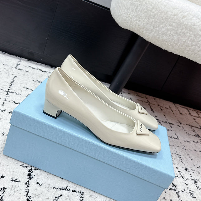 PRADA 26S SQUARE-TOE HIGH HEELS 35MM IN CREAM WHITE PATENT CALFSKIN WITH LOGO