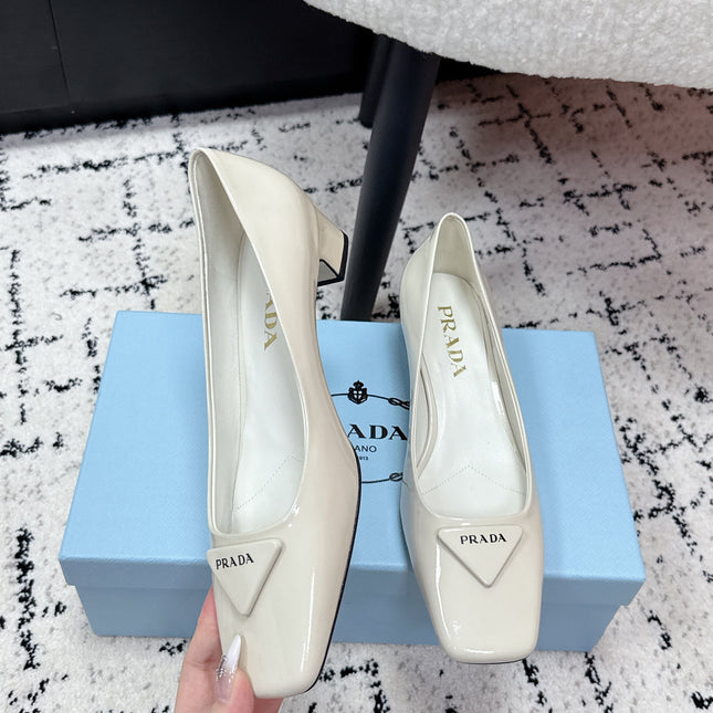PRADA 26S SQUARE-TOE HIGH HEELS 35MM IN CREAM WHITE PATENT CALFSKIN WITH LOGO