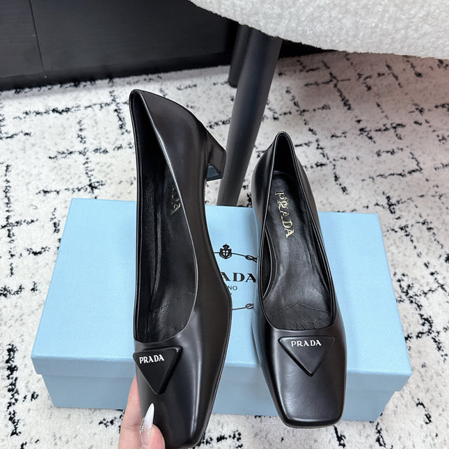 PRADA 26S SQUARE-TOE HIGH HEELS 35MM IN BLACK SHINY CALFSKIN WITH LOGO