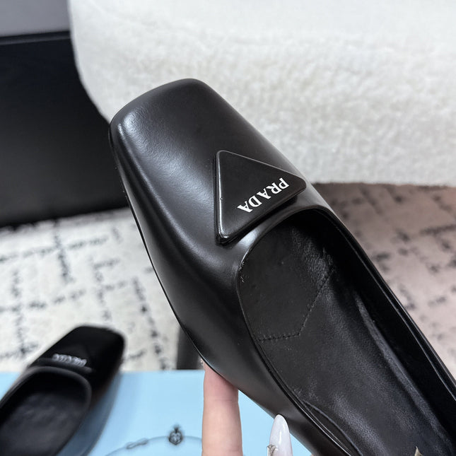 PRADA 26S SQUARE-TOE HIGH HEELS 35MM IN BLACK SHINY CALFSKIN WITH LOGO