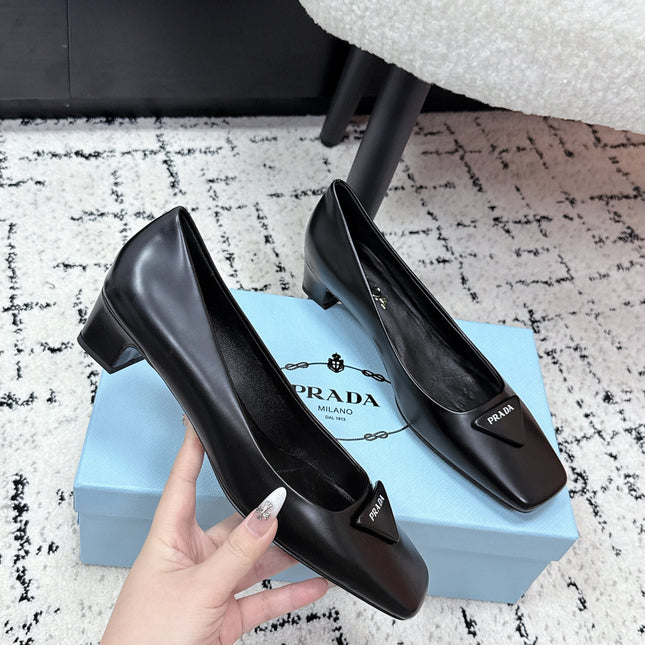 PRADA 26S SQUARE-TOE HIGH HEELS 35MM IN BLACK SHINY CALFSKIN WITH LOGO