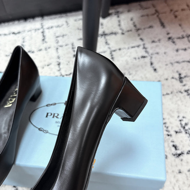 PRADA 26S SQUARE-TOE HIGH HEELS 35MM IN BLACK SHINY CALFSKIN WITH LOGO