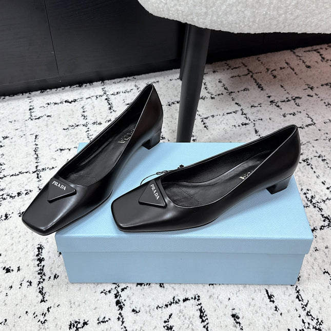 PRADA 26S SQUARE-TOE HIGH HEELS 35MM IN BLACK SHINY CALFSKIN WITH LOGO
