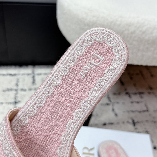 DIOR 26S SLIDES IN LIGHT PINK EMBOSSED OBLIQUE LACE EMBROIDERY