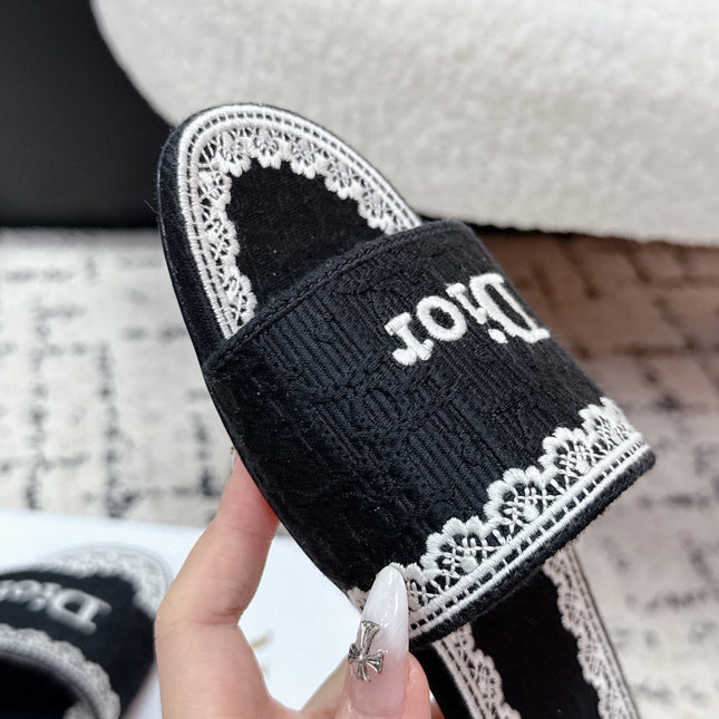 DIOR 26S SLIDES IN BLACK AND WHITE EMBOSSED OBLIQUE LACE EMBROIDERY