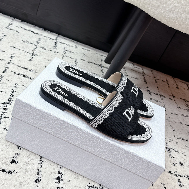 DIOR 26S SLIDES IN BLACK AND WHITE EMBOSSED OBLIQUE LACE EMBROIDERY