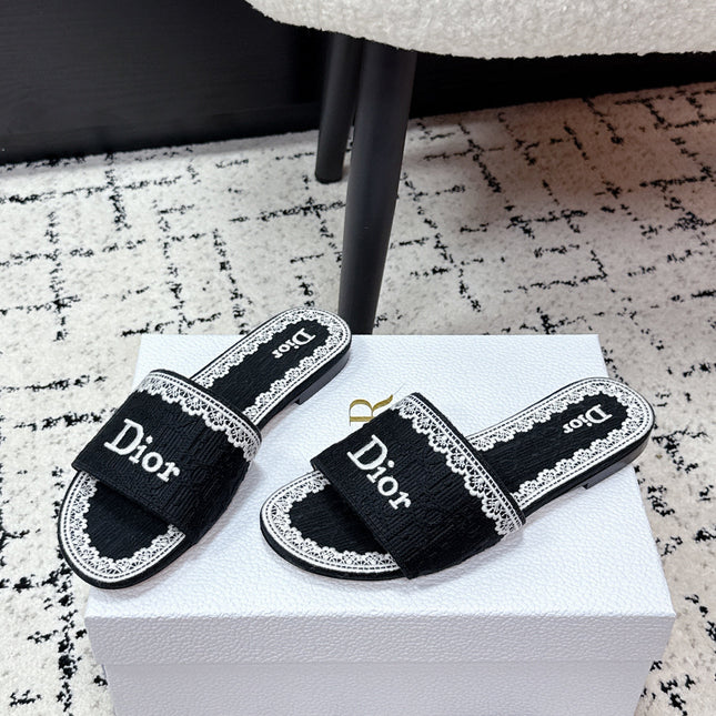 DIOR 26S SLIDES IN BLACK AND WHITE EMBOSSED OBLIQUE LACE EMBROIDERY