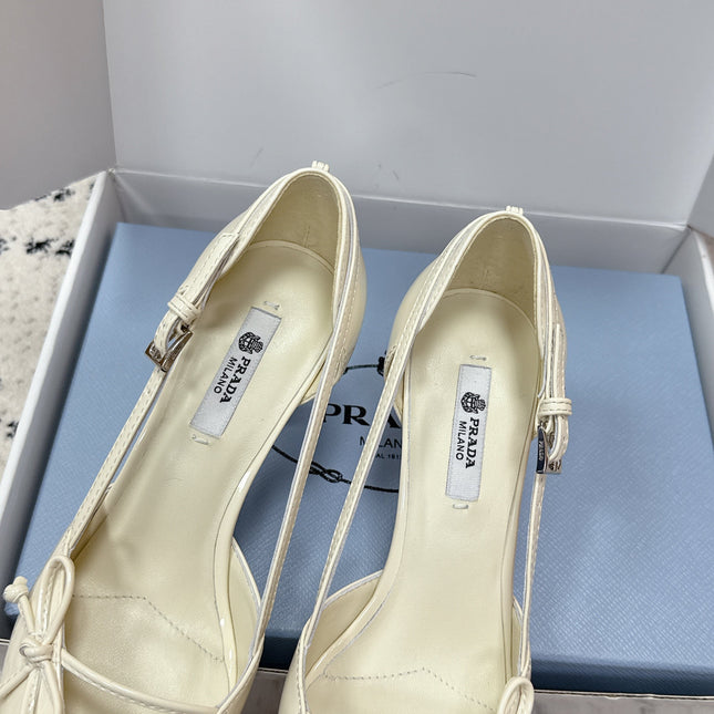 PRADA 26S POINTED-TOE HIGH HEELS 75MM IN IVORY WHITE PATENT CALFSKIN WITH BOW
