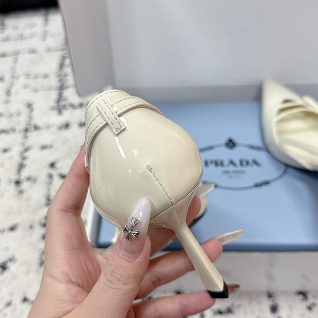 PRADA 26S POINTED-TOE HIGH HEELS 75MM IN IVORY WHITE PATENT CALFSKIN WITH BOW