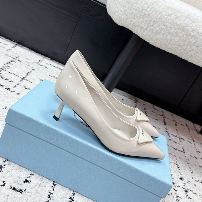 PRADA 26S POINTED-TOE HIGH HEELS 60MM IN CREAM WHITE PATENT CALFSKIN WITH LOGO