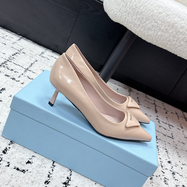 PRADA 26S POINTED-TOE HIGH HEELS 60MM IN BEIGE PATENT CALFSKIN WITH LOGO