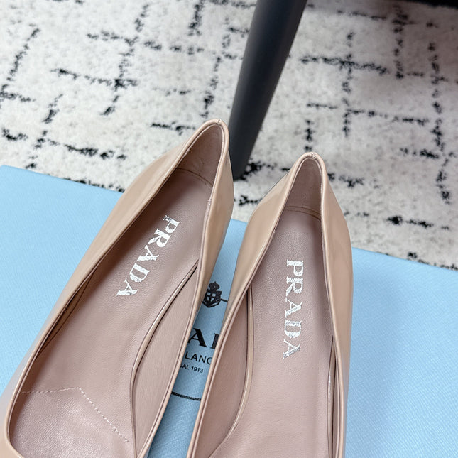 PRADA 26S POINTED-TOE HIGH HEELS 60MM IN BEIGE PATENT CALFSKIN WITH LOGO