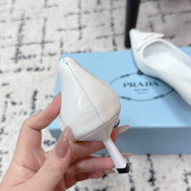 PRADA 26S POINTED-TOE HIGH HEELS 60MM IN WHITE PATENT CALFSKIN WITH LOGO