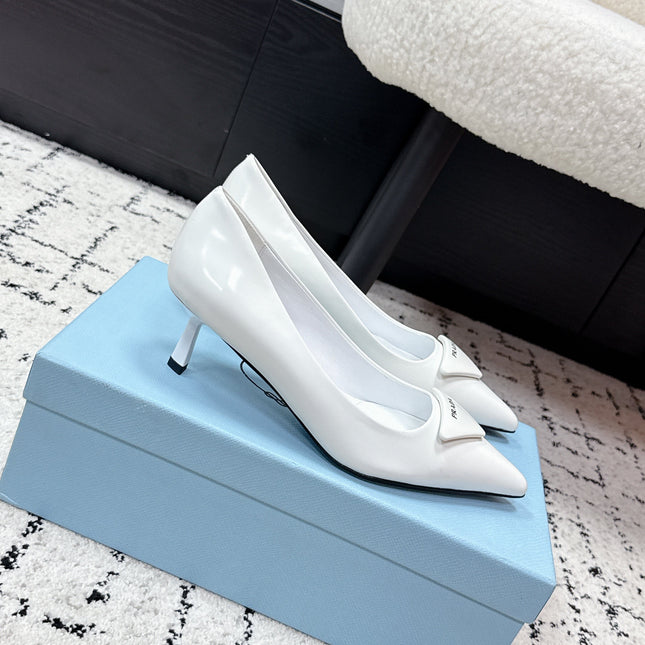 PRADA 26S POINTED-TOE HIGH HEELS 60MM IN WHITE PATENT CALFSKIN WITH LOGO
