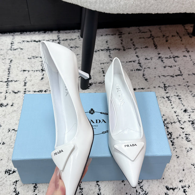 PRADA 26S POINTED-TOE HIGH HEELS 60MM IN WHITE PATENT CALFSKIN WITH LOGO