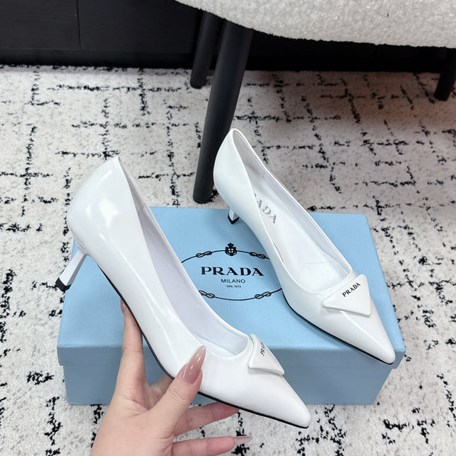 PRADA 26S POINTED-TOE HIGH HEELS 60MM IN WHITE PATENT CALFSKIN WITH LOGO