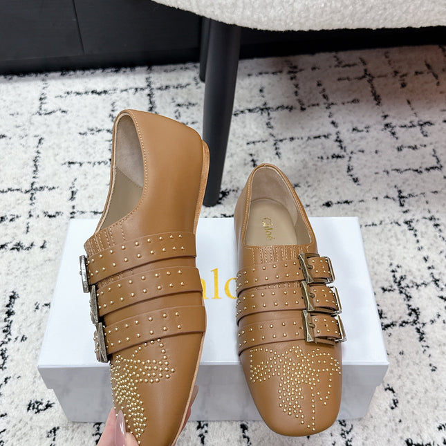 CHLOÉ 26S FLAT SHOES IN BROWN CALFSKIN WITH METAL STUDS