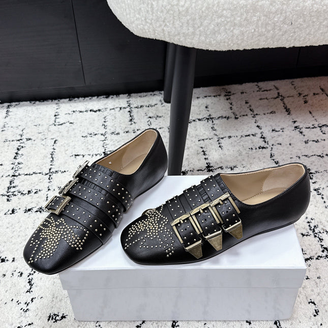 CHLOÉ 26S FLAT SHOES IN BLACK CALFSKIN WITH METAL STUDS