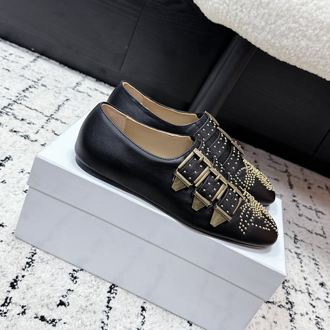 CHLOÉ 26S FLAT SHOES IN BLACK CALFSKIN WITH METAL STUDS