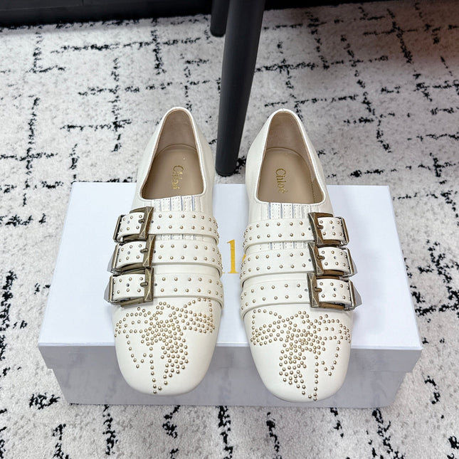 CHLOÉ 26S FLAT SHOES IN WHITE CALFSKIN WITH METAL STUDS