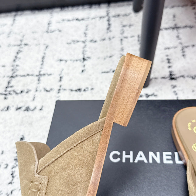 CHANEL 26S MULE LOAFERS IN LIGHT BROWN SUEDE WITH CC LOGO