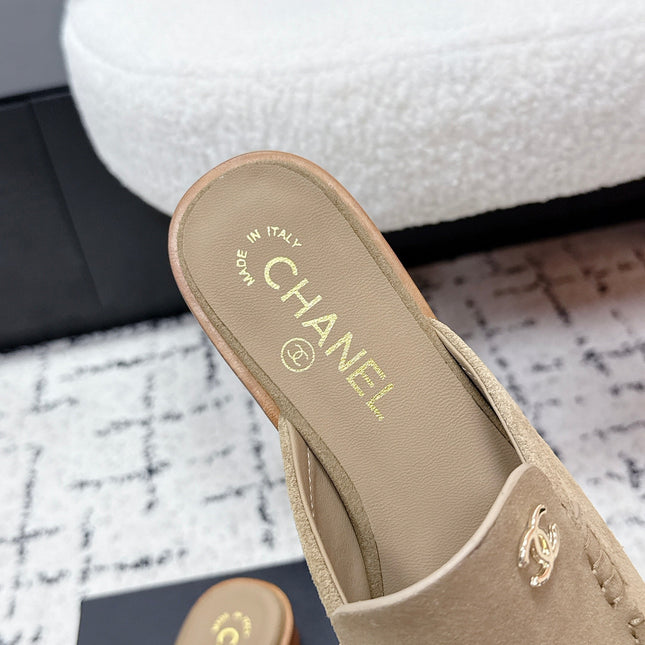 CHANEL 26S MULE LOAFERS IN LIGHT BROWN SUEDE WITH CC LOGO