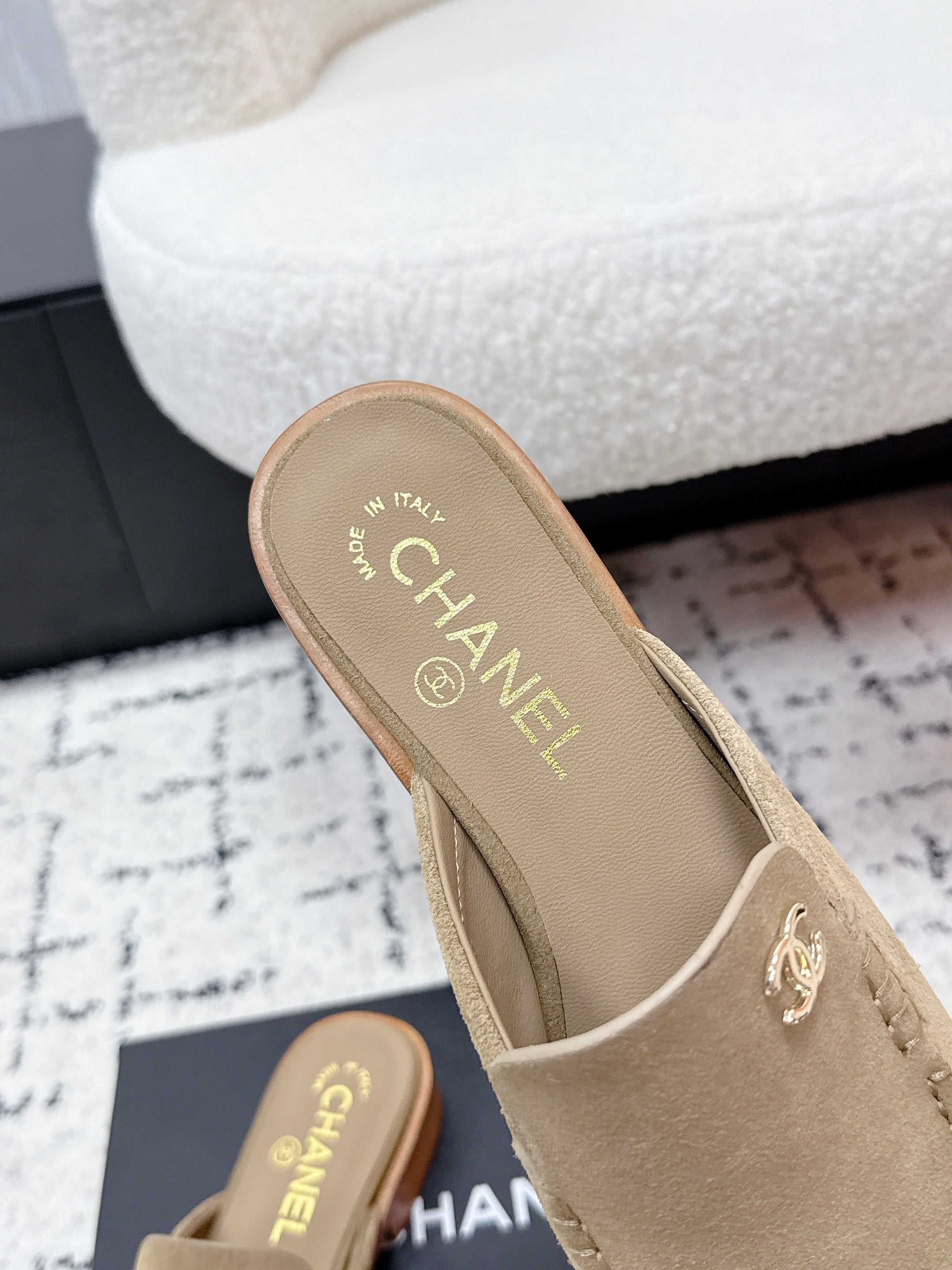 CHANEL 26S MULE LOAFERS IN LIGHT BROWN SUEDE WITH CC LOGO