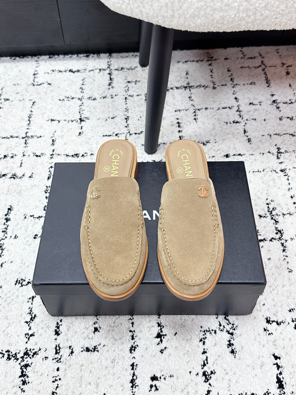 CHANEL 26S MULE LOAFERS IN LIGHT BROWN SUEDE WITH CC LOGO