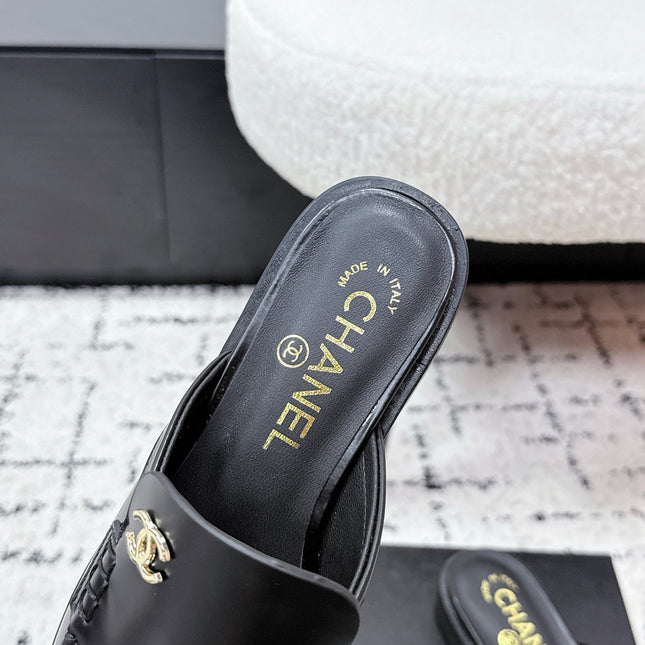 CHANEL 26S MULE LOAFERS IN BLACK SMOOTH CALFSKIN WITH CC LOGO